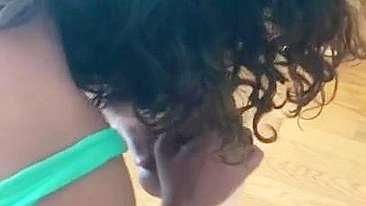 Palestinian mom in green bodysuit shows off tan lines on XXX curved ass