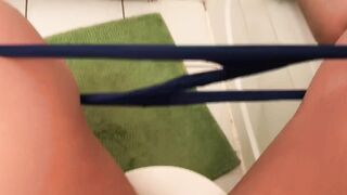 Palestinian mom in high heels masturbates her hairy XXX opening sitting on toilet