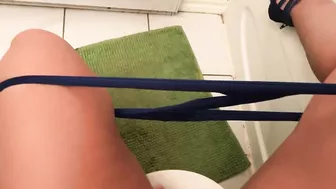 Palestinian mom in high heels masturbates her hairy XXX opening sitting on toilet