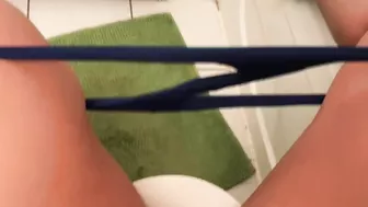 Palestinian mom in high heels masturbates her hairy XXX opening sitting on toilet