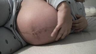 Tunisian pregnant mom shows off her big XXX belly for amateur clip