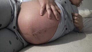 Tunisian pregnant mom shows off her big XXX belly for amateur clip