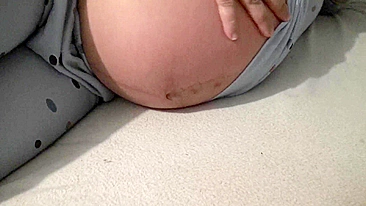 Tunisian pregnant mom shows off her big XXX belly for amateur clip
