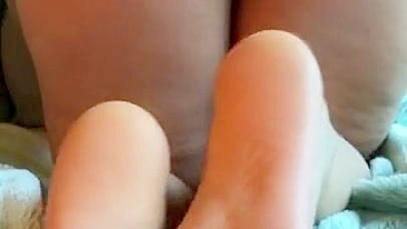 Arabic XXX mom teases with her feet and wants hubby to lick her ass