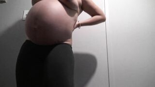 Pregnant Lebanese mom quickly exposes her main XXX body parts on camera