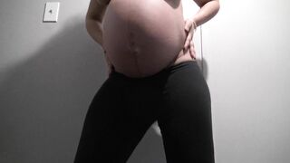 Pregnant Lebanese mom quickly exposes her main XXX body parts on camera