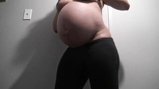 Pregnant Lebanese mom quickly exposes her main XXX body parts on camera