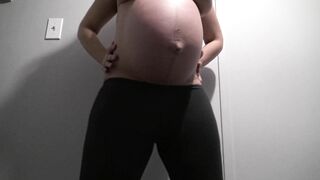 Pregnant Lebanese mom quickly exposes her main XXX body parts on camera