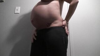 Pregnant Lebanese mom quickly exposes her main XXX body parts on camera