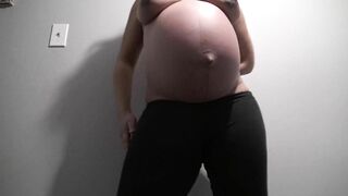 Pregnant Lebanese mom quickly exposes her main XXX body parts on camera