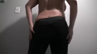 Pregnant Lebanese mom quickly exposes her main XXX body parts on camera