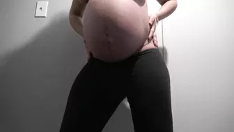 Pregnant Lebanese mom quickly exposes her main XXX body parts on camera