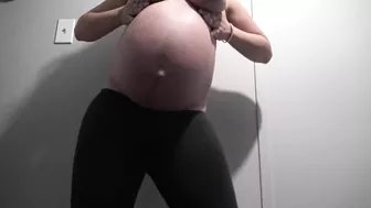 Pregnant Lebanese mom quickly exposes her main XXX body parts on camera Pregnant Lebanese mom quickly exposes her main XXX body parts on camera