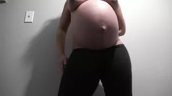 Pregnant Lebanese mom quickly exposes her main XXX body parts on camera