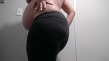 Pregnant Lebanese mom quickly exposes her main XXX body parts on camera