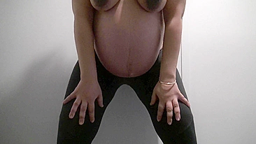 Pregnant Lebanese mom quickly exposes her main XXX body parts on camera