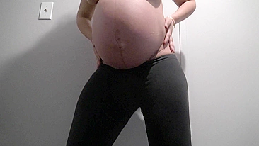 Pregnant Lebanese mom quickly exposes her main XXX body parts on camera