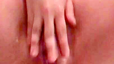 Arab mom hooks up with her own hand able to make her reach XXX orgasm