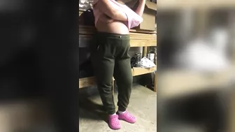 Voluptuous Turkish mom takes all clothes off to expose her XXX body parts