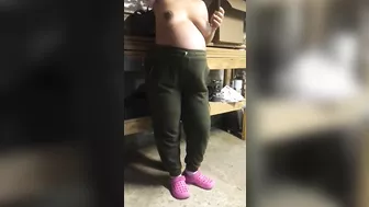 Voluptuous Turkish mom takes all clothes off to expose her XXX body parts