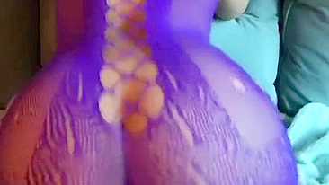Sexy Arab mom in tight purple dress shakes big bouncing ass in XXX porn