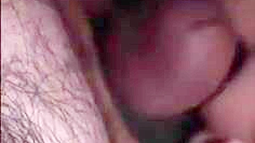 Pakistani mom tenderly sucks her boyfriend's XXX fuckstick close-up