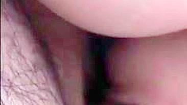 Pakistani mom tenderly sucks her boyfriend's XXX fuckstick close-up