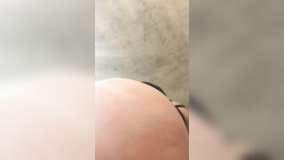 Turkish mom shakes XXX shaped butt cheeks and flaunts her delicious pussy