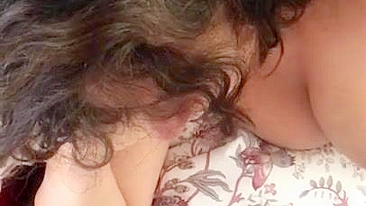 Bratty Qatar mom with wavy hair gives a XXX handjob to the man close-up