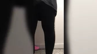 Classy Arab mom puts naked feet in cam for XXX fetishists watching her