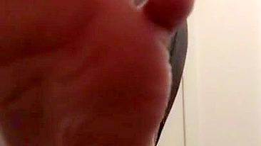 Classy Arab mom puts naked feet in cam for XXX fetishists watching her