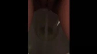 Qatar mom captures her own XXX opening as she sits on toilet and pisses