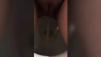 Qatar mom captures her own XXX opening as she sits on toilet and pisses