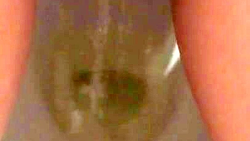 Qatar mom captures her own XXX opening as she sits on toilet and pisses