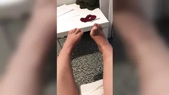 Qatar mom is proud of her hot feet she exposes in the self-made XXX video