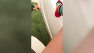 Lebanese mom loves hairy pussy and captures it during XXX pissing