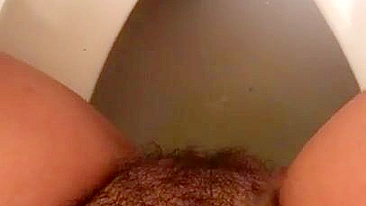 Lebanese mom loves hairy pussy and captures it during XXX pissing