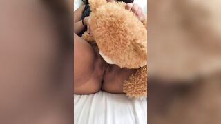 Mature Qatar mom performs XXX masturbation exploiting a teddy bear as toy