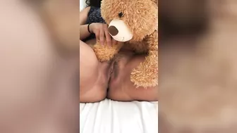 Mature Qatar mom performs XXX masturbation exploiting a teddy bear as toy