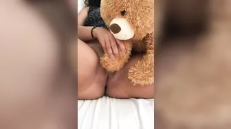 Mature Qatar mom performs XXX masturbation exploiting a teddy bear as toy
