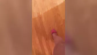 Arab mom captures legs with pink shoes on while walking in XXX video