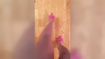 Arab mom captures legs with pink shoes on while walking in XXX video