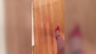 Arab mom relieves XXX stress when she walks around in red high heels