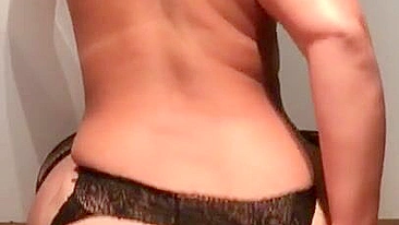 Arab mom in stockings squats and touches her XXX shaped rear close-up