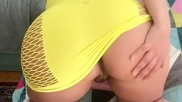 Algerian mom pulls tight yellow dress up a bit to expose XXX shaped ass