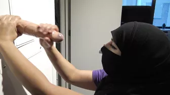 Mom in hijab gives XXX handjob to cumming dildo and enjoys ejaculation Mom in hijab gives XXX handjob to cumming dildo and enjoys ejaculation