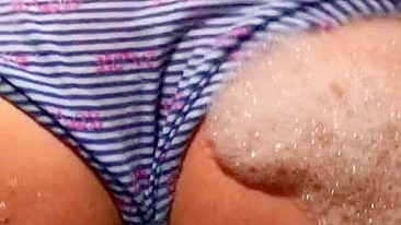 Arab mom in striped panties washes XXX shaped rear in the soapy water