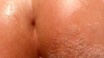 Arab mom in striped panties washes XXX shaped rear in the soapy water