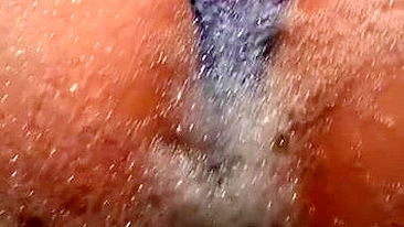 Arab mom in striped panties washes XXX shaped rear in the soapy water