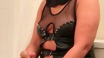 Muslim mom in lingerie and hijab jerks off XXX toy on the toilet